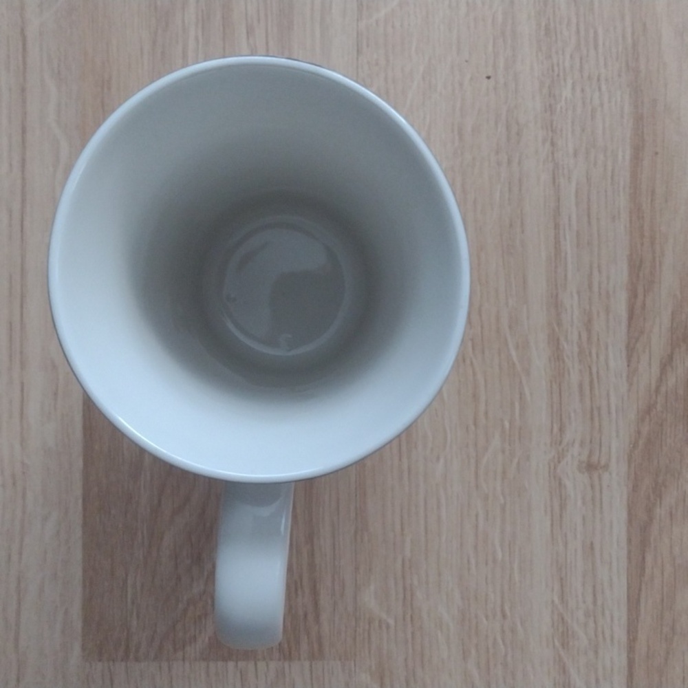 222 Fifth Adelaide Black & White Floral & Bird Toilet  Latte 16 Oz. Mug NWOT - Picture 3 of 4